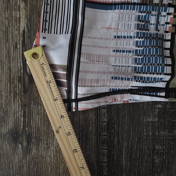 Victoria's Secret Knockout Victoria Sport Geometric Blush Running Shorts Large - Picture 8 of 8